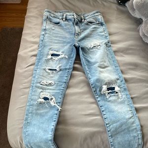 American Eagle Jeans Size: 4 Regular, Has Holes but they do not show skin
